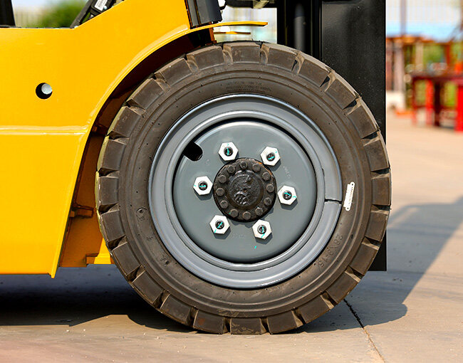Anti-skid and wear-resistant tires