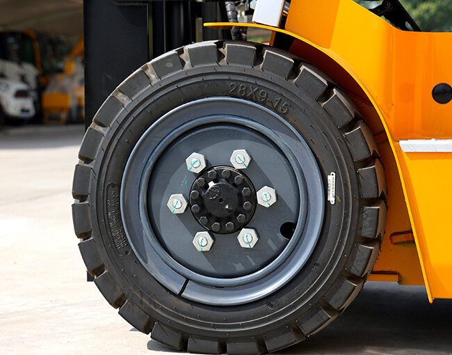 Anti-skid and wear-resistant tires
