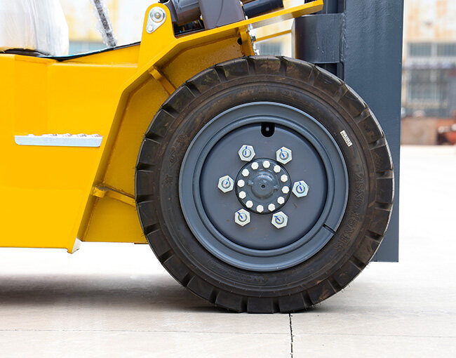 Anti-skid and wear-resistant tires