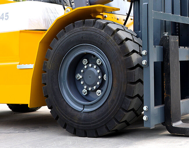 Anti-skid and wear-resistant tires