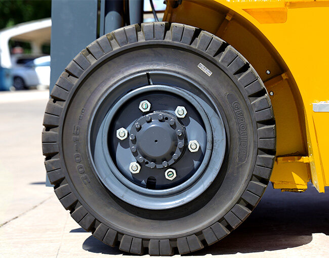 Anti-skid and wear-resistant tires