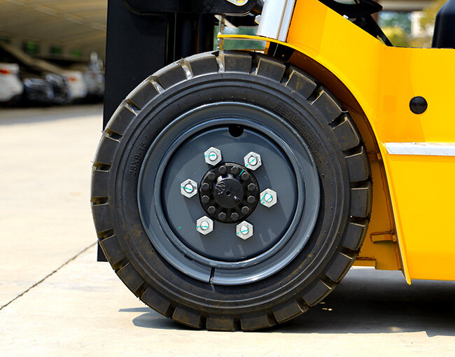 Anti-skid and wear-resistant tires
